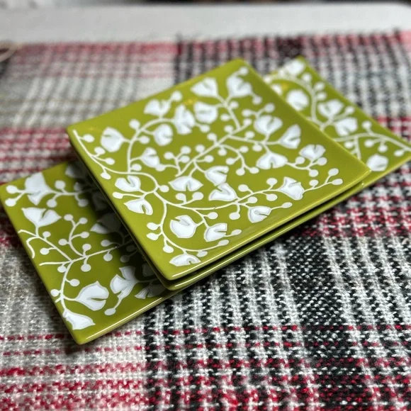 Crate & Barrel 3 Piece Akemi Floral Serving Set - Picture 11 of 16